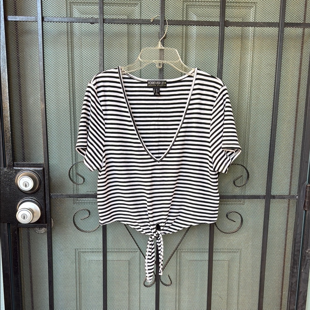 Forever 21 Black and White Striped Crop Top